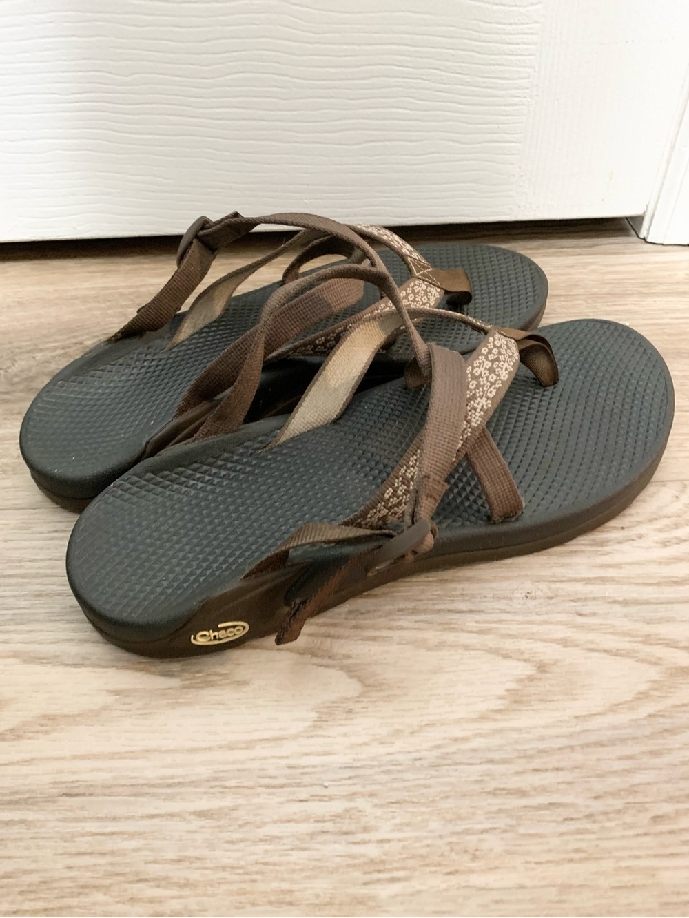 Chaco Strappy Sandals Adjustable Flip Flops Womens 11 Floral Brown Chacos